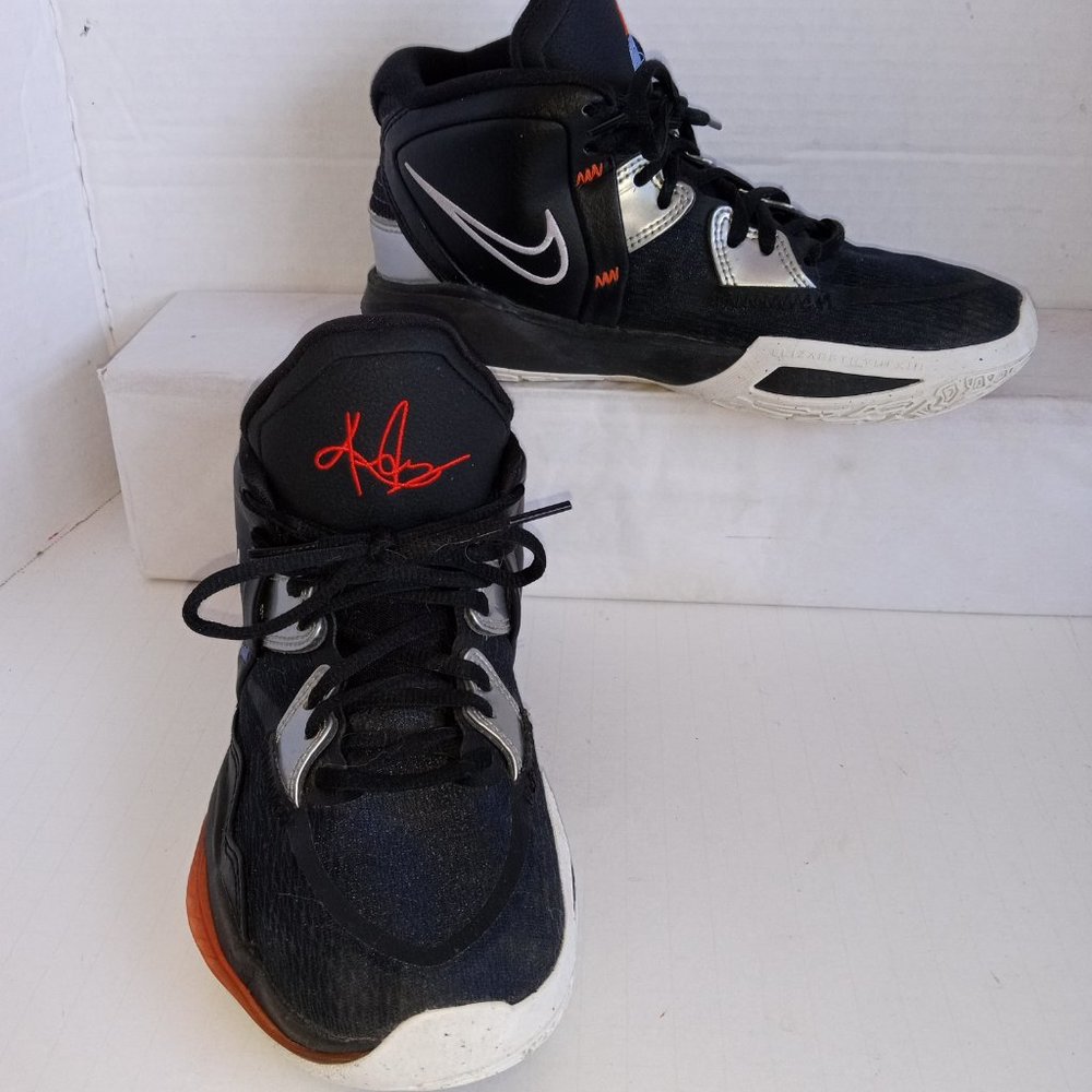 NIKE EUC Kyrie Infinity Fire & Ice Midrise Sneakers Size 5Y US/37.5 EU